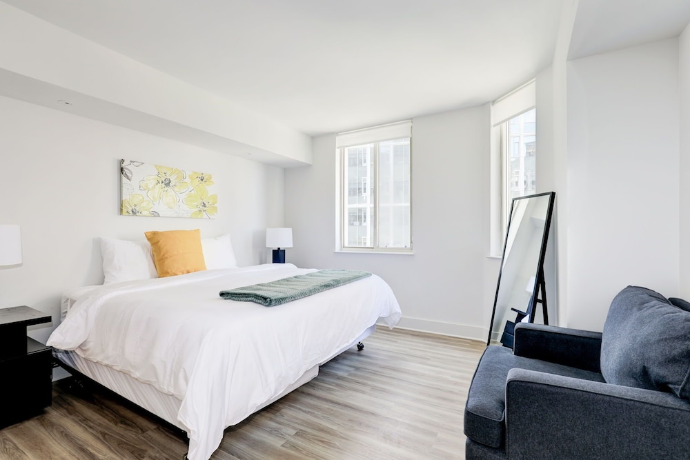 Elegant 2BR Apartment Minutes From DC
