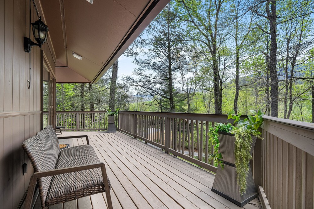 Cosby Mountain Lodge 4 Bedroom Home
