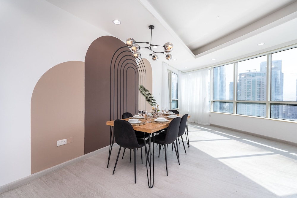 Dubai Marina - Stunning Huge 4 Bedroom Apts Near JBR - Gym - Pool - Parking by Sojo Stay