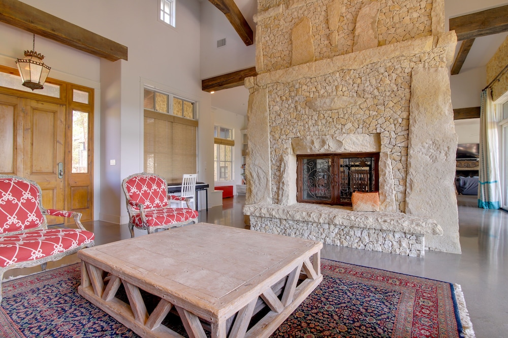 Pool & Covered Patios: Sprawling Austin Estate! view 2