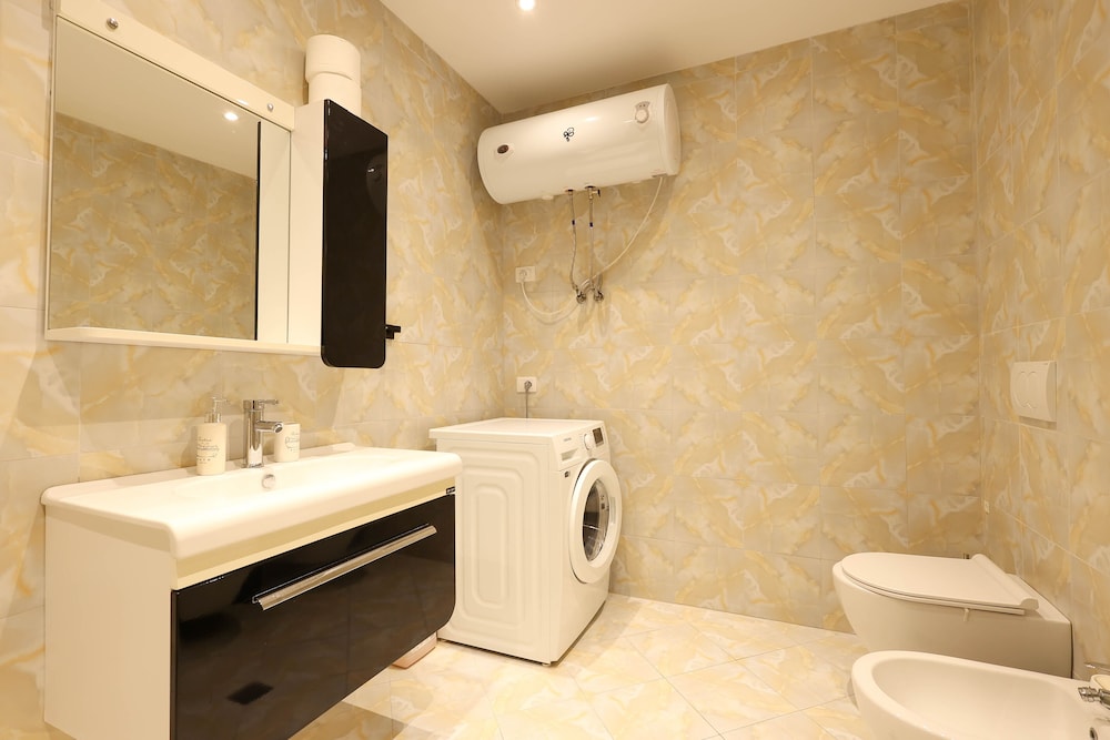 Grandstay Apartments 148