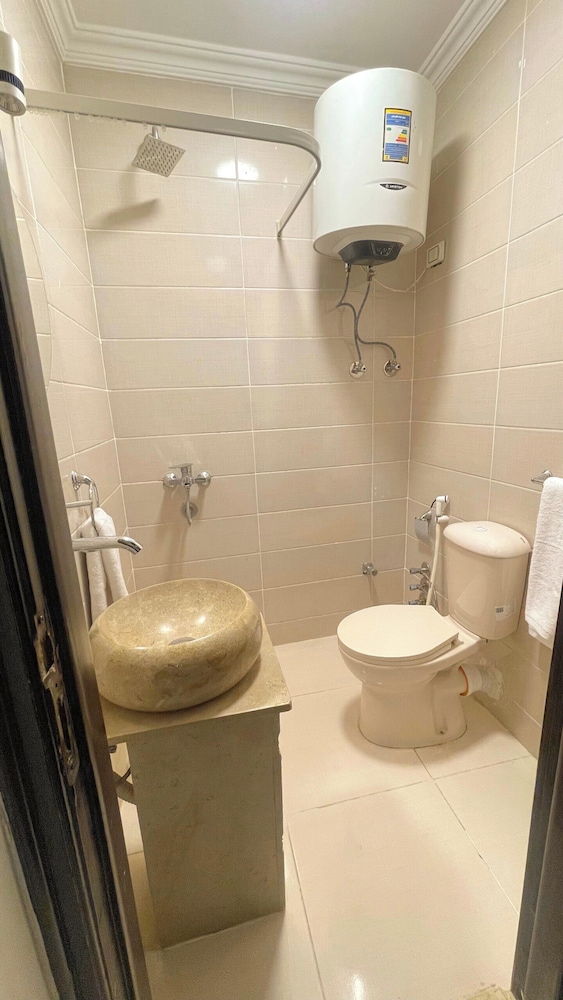 Pearl pyramids Inn