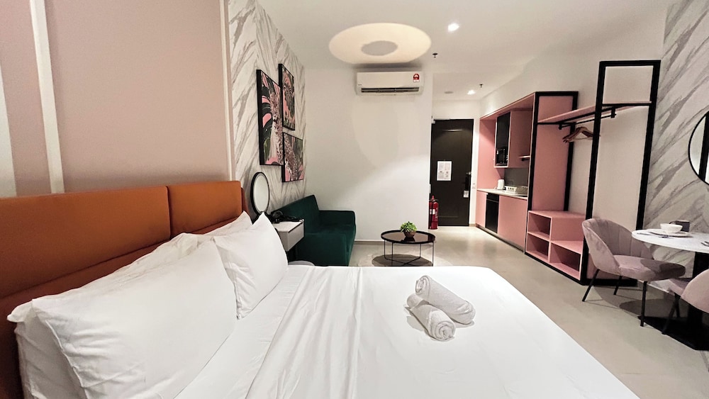 The Paxtonz by Manhattan Group