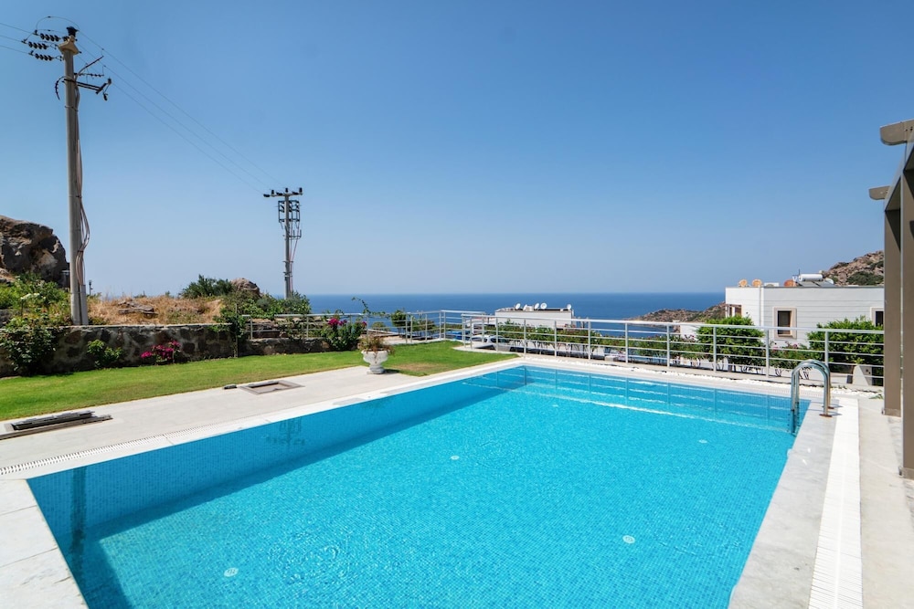 Villa w Pool Garden Patio 1 min to Beach in Bodrum view 3