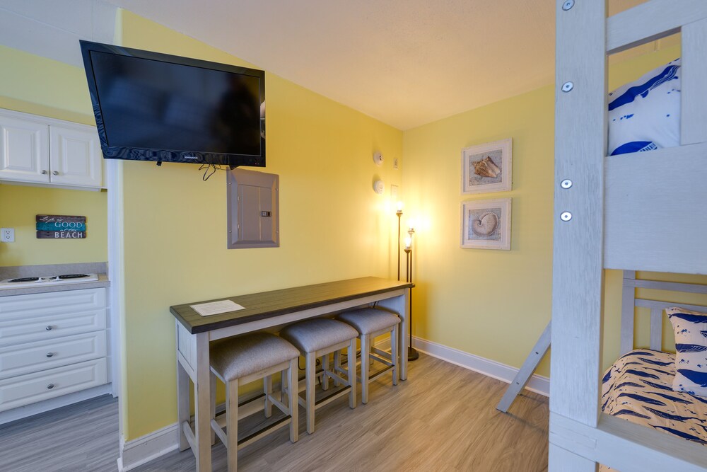 Ocean City Condo w/ Pool: Walk to Boardwalk! view 4