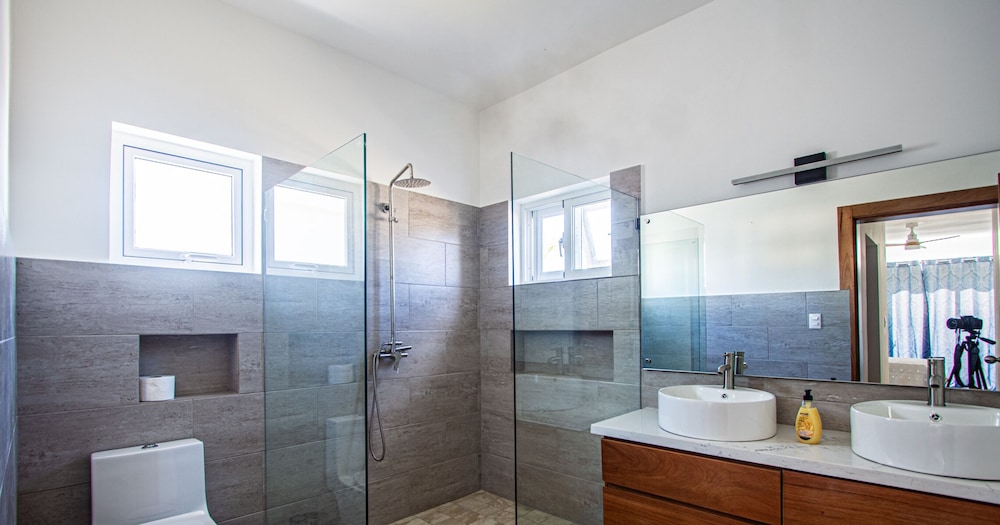 Spacious Family Suite, Ocean Village!