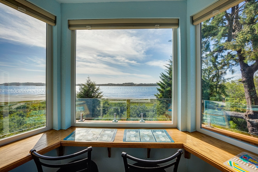Bright Coos Bay Getaway: Water Views, Garden! view 3