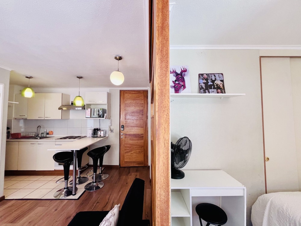 Urban Yard Bus Terminal Home Office Pool Wifi