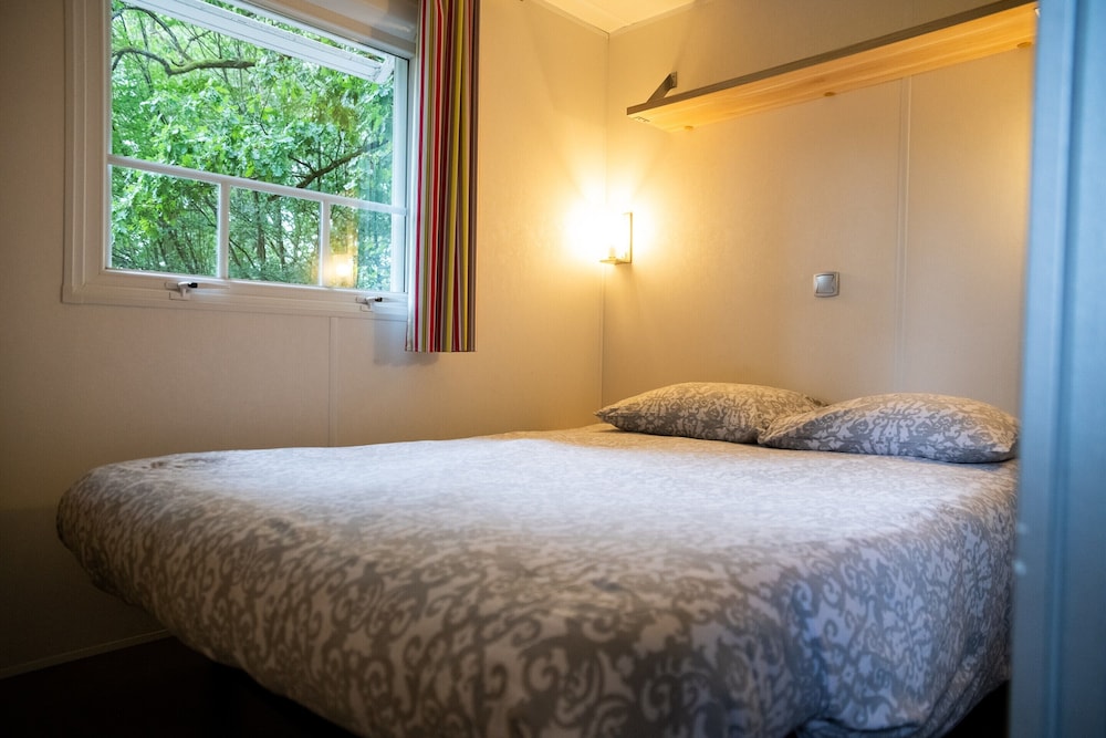 Chalet in Olloy-sur-viroin With Patio