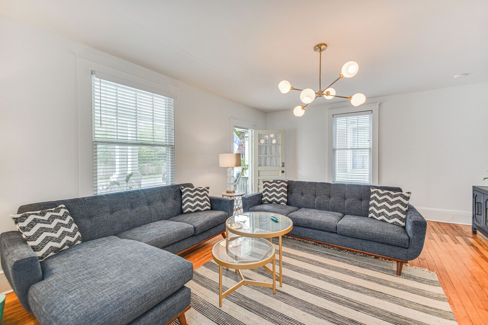 Elizabeth City Home w/ Fire Pit < 1 Mi to Downtown