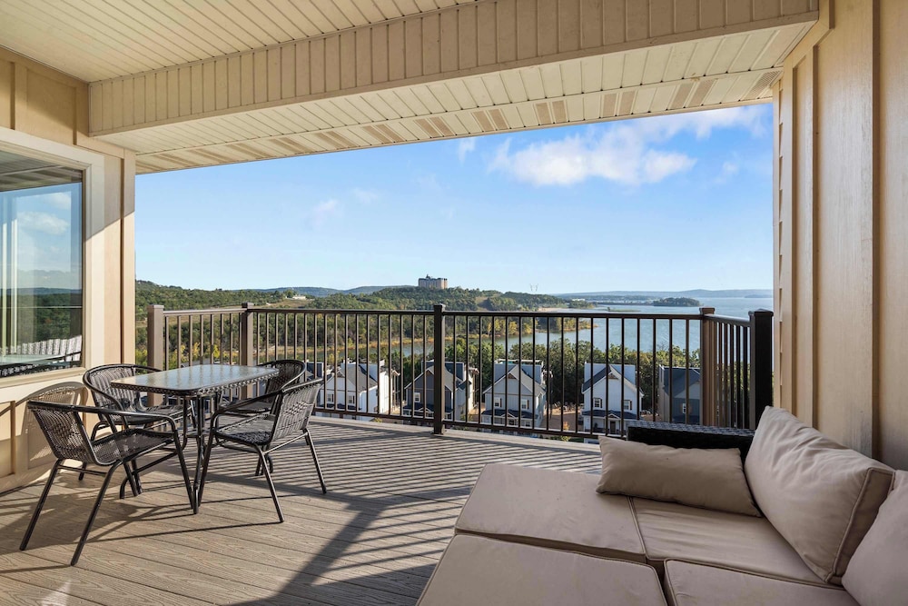 The Lakeview Penthouse 10ppl