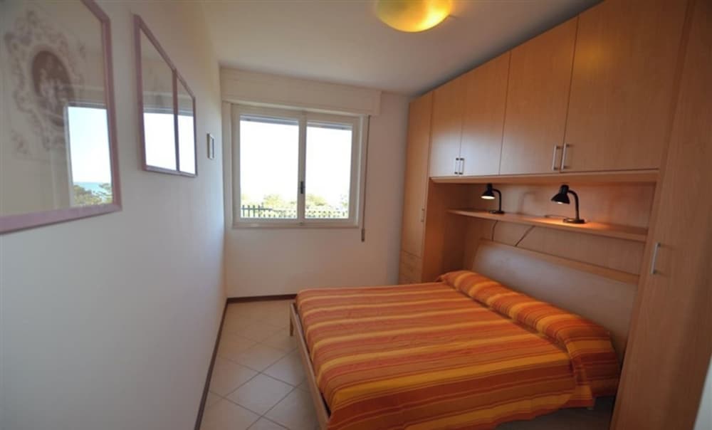 30 mt From the Beach in Lignano Pineta, Lovely Flat for 6 Guests