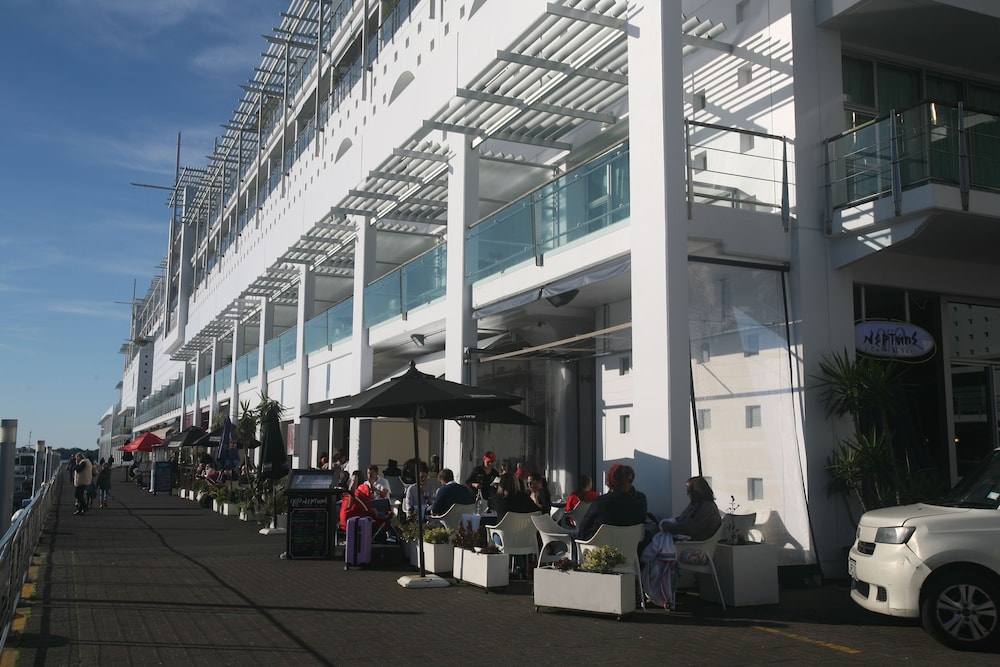 Princes Wharf Couple's Retreat - Adults Only