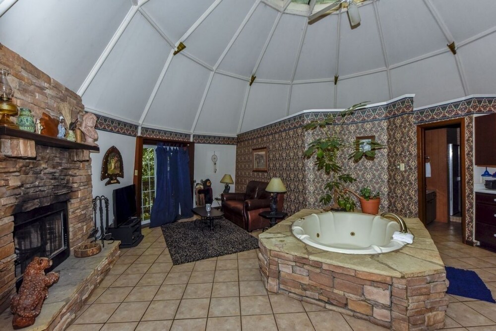 Dream Catcher 1 Bedroom Home by RedAwning view 5