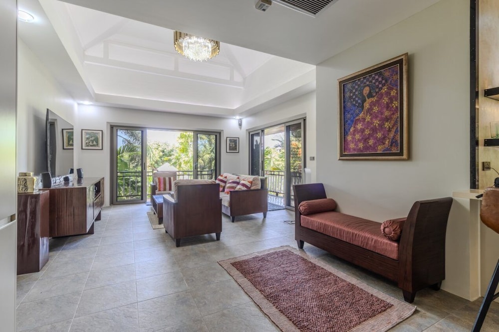 Famous Baan Bua Luxury Estate V238