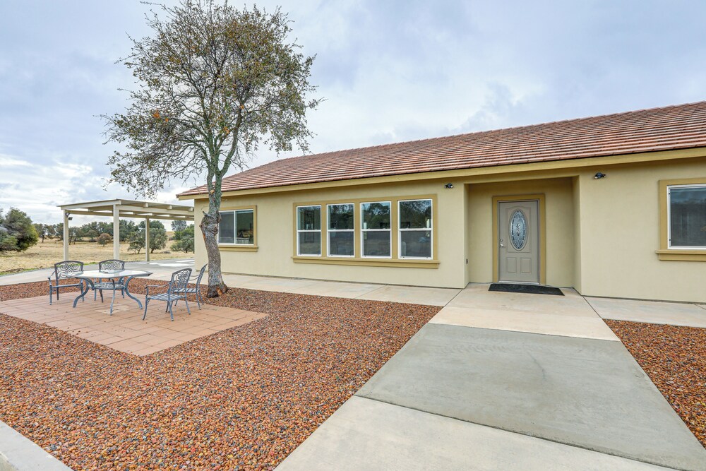 On-site Winery: Rural Plymouth Getaway!