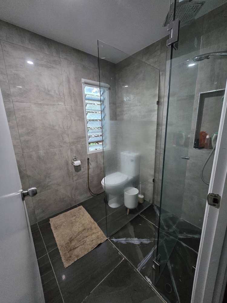 2 bdr Apartment Refurbished 3 Years Near Roma Park
