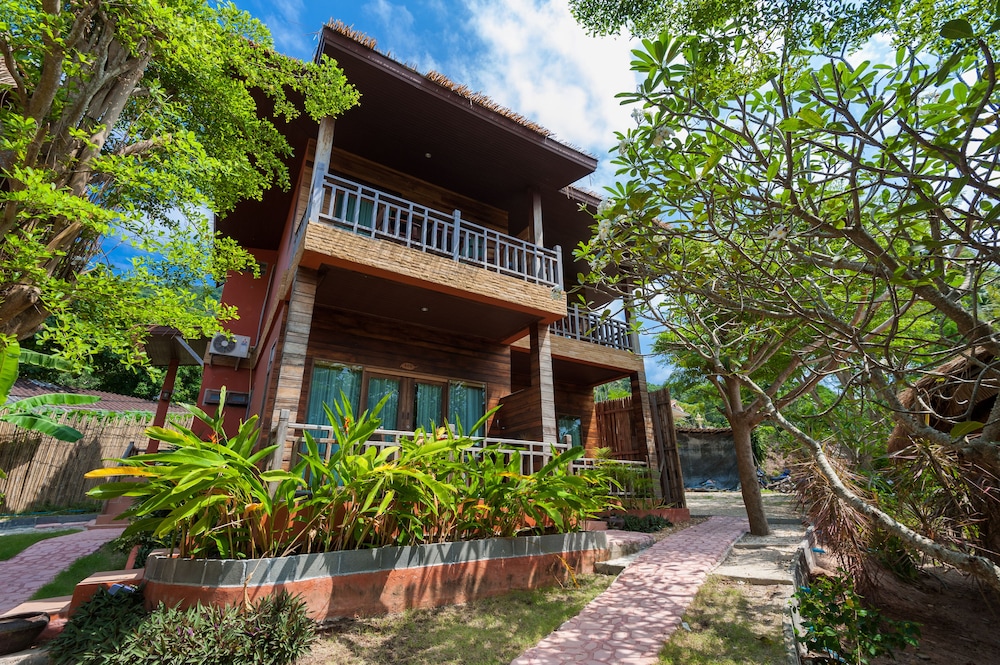 Palm Leaf Resort