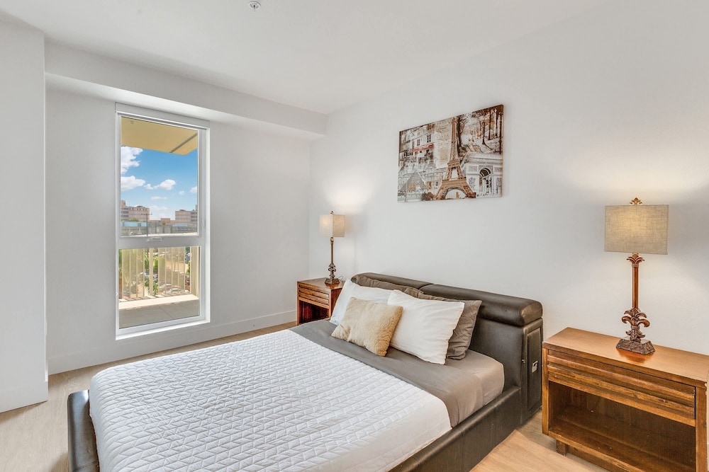 Stylish 2BR Near Dodgers Stadium by Oneluxstay