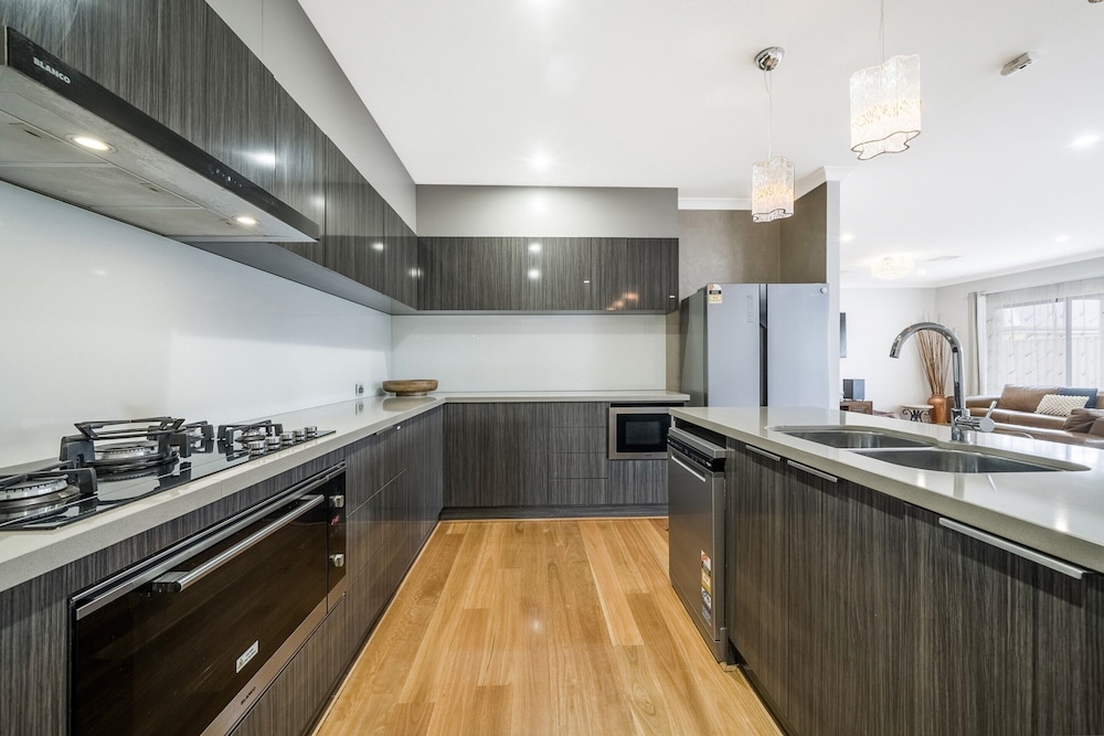 Spacious 4-bed House With Outdoor Area