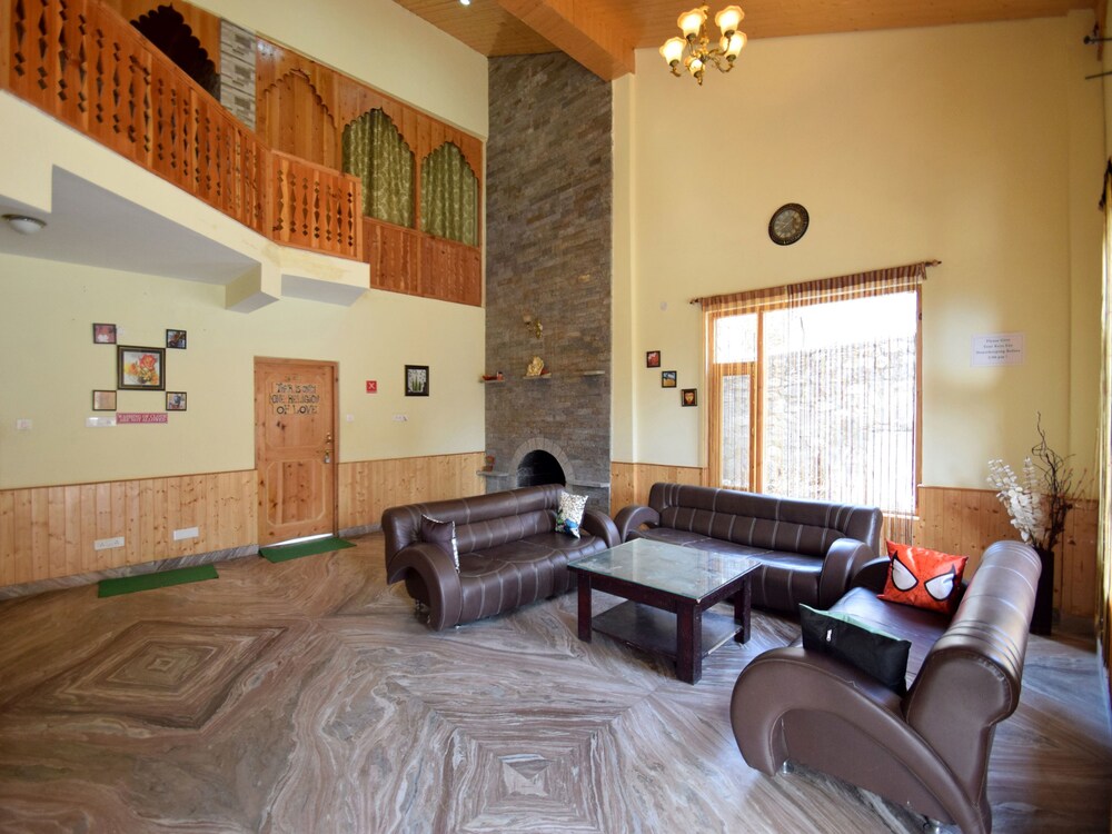 OYO 4782 Manzana Woodlet Cottage