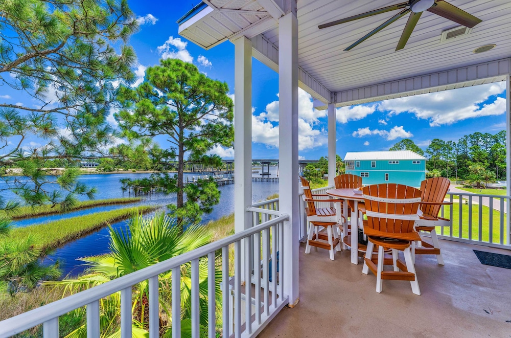 Riverfront Carrabelle Home w/ Furnished Patio! view 3