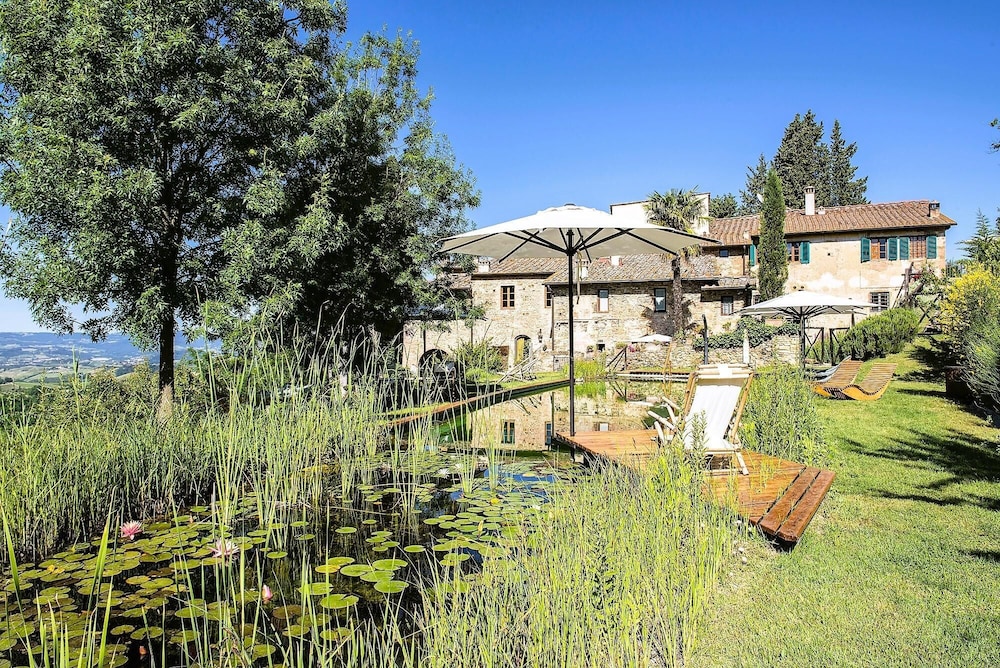 Luxury Sustainability and Eco Pool in Frangi Apt