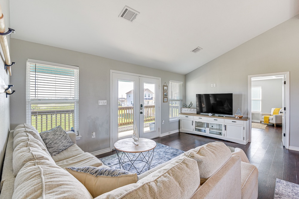 Near Beach Access: Galveston Home w/ Grill & Patio