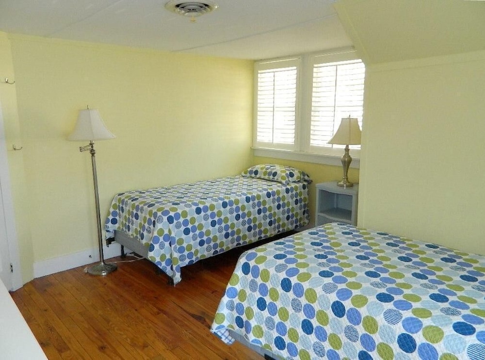 Laurel Street 204