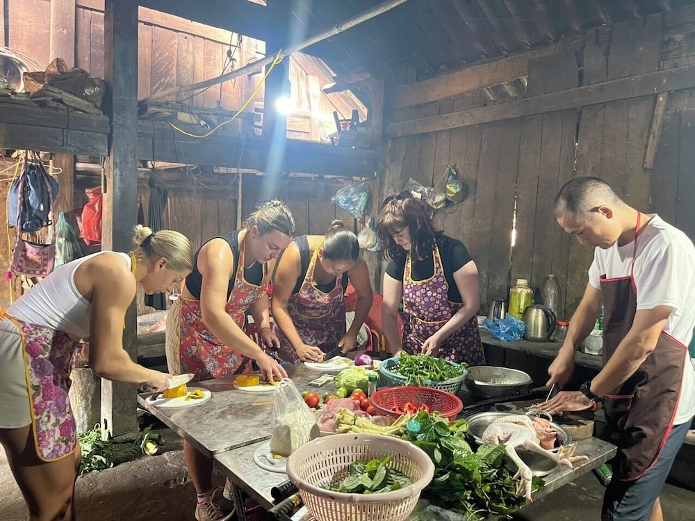 Bees Homestay Sapa & Trekking