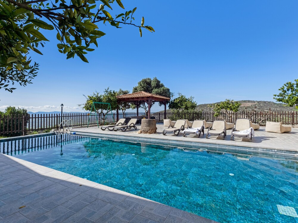 Sanders View - Dreamy 7-bdr Villa With Pool
