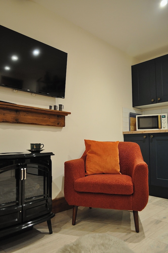 Hayne Barn Estate - Private Estate : 6 Eco Lodges - 1 Studio