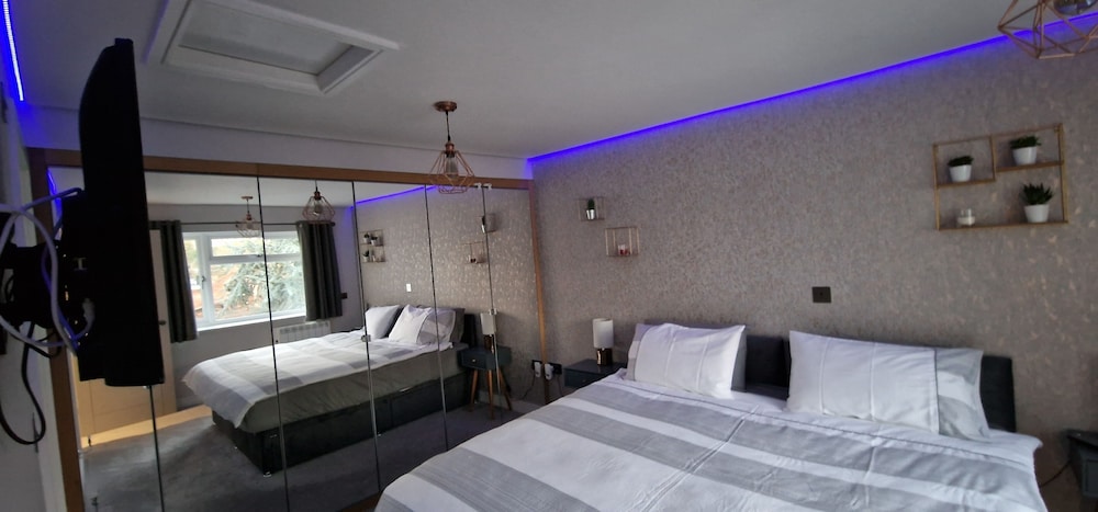 Beautiful 1-bed Apartment in Derbyshire view 2