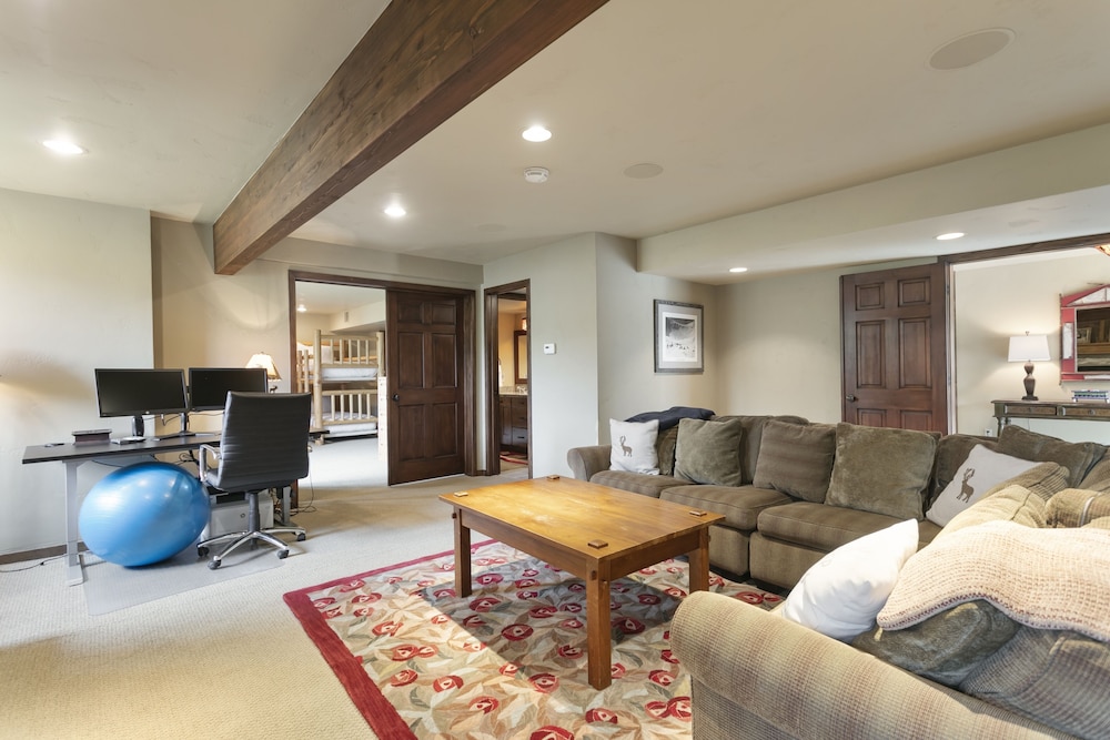 Upper Telemark Drive Home at Deer Valley Resort - 7 Bedroom Home with Hot Tub #2960 7 Home