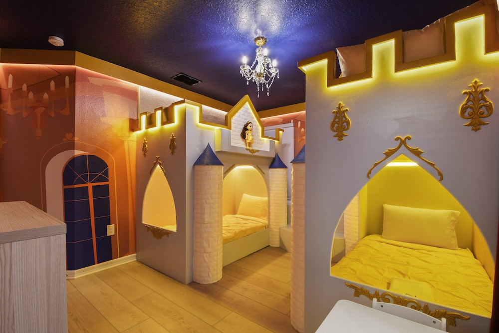 Ultimate Family Fun Retreat 10-bedroom Luxury Home