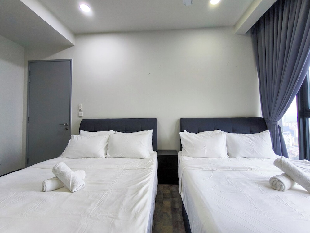 Expressionz Suites by Manhattan Group
