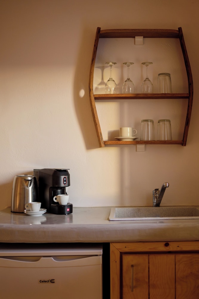 Athiri Luxury Suites Perivolos photo 5