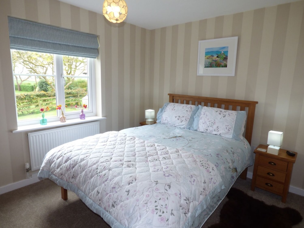 Hafod Cottage view 2