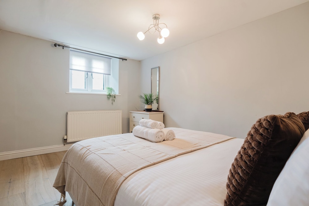 Mulberry Cottage 5BD in Wiltshire