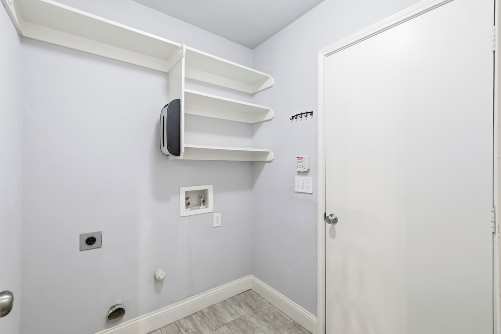 Lux Cozy 5B2B Home for Families