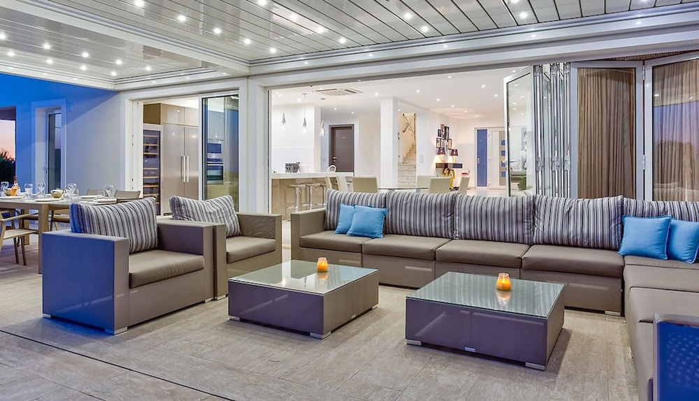 Goldeneye Luxury 6 Bedroom Villa With Infinity P