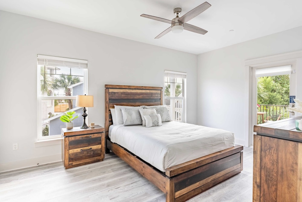 Modern 5bdr w/ Private Pool, 2 min Walk to the Beach! Montoute by Avantstay