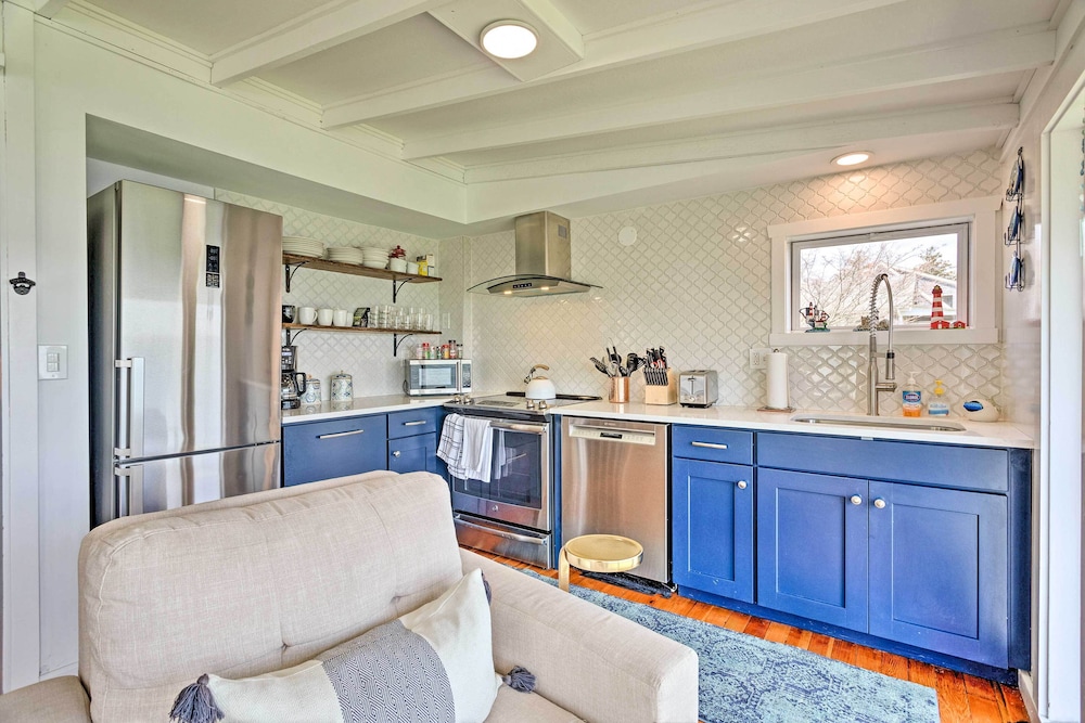 Waterfront Portsmouth Cottage: 8 Mi. From Newport!