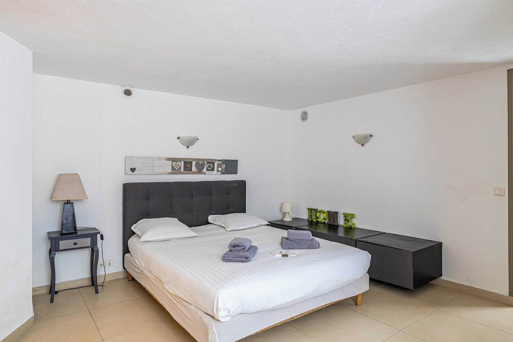 Luxurious Private 6-bed Villa With Pool Mougins
