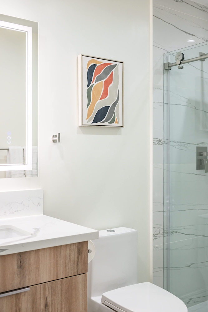 Stylish New Home Bright Modern Fully Stocked
