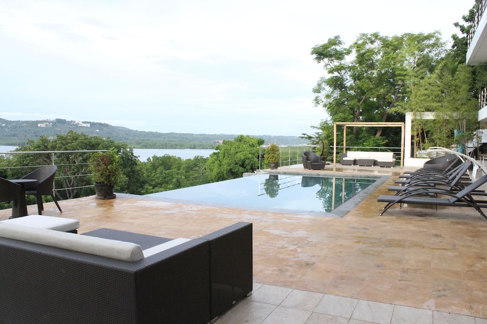 Ocean Suites Boutique Hotel