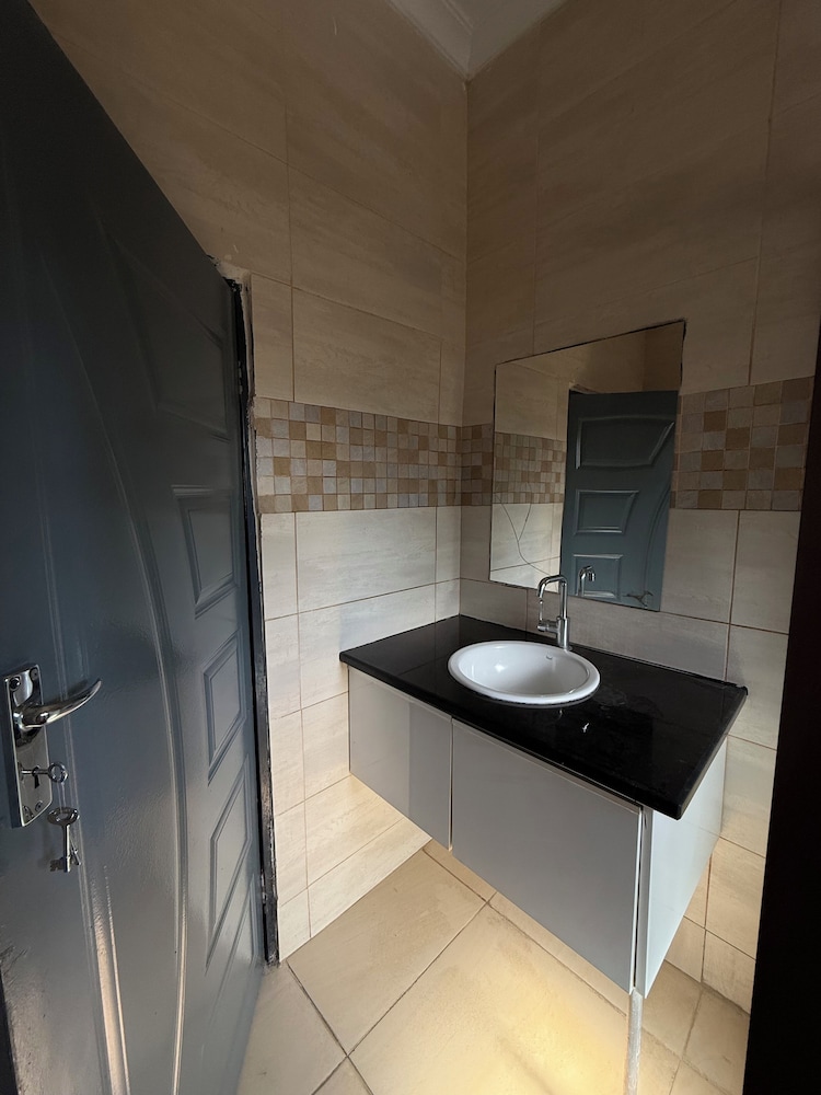 Spacious & Modern 3-bedroom Foxdale
