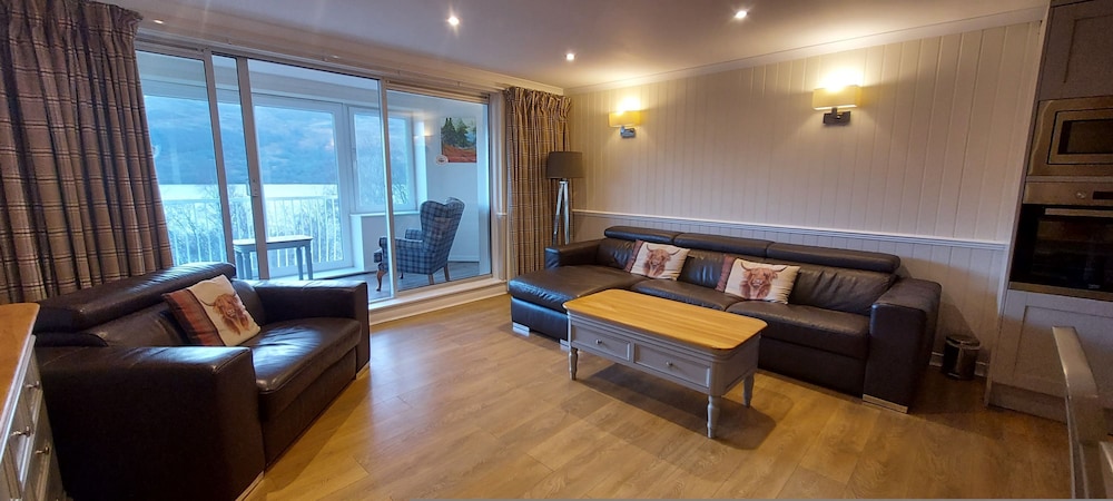 Loch Rannoch Highland Club Pine Marten Lodge 01