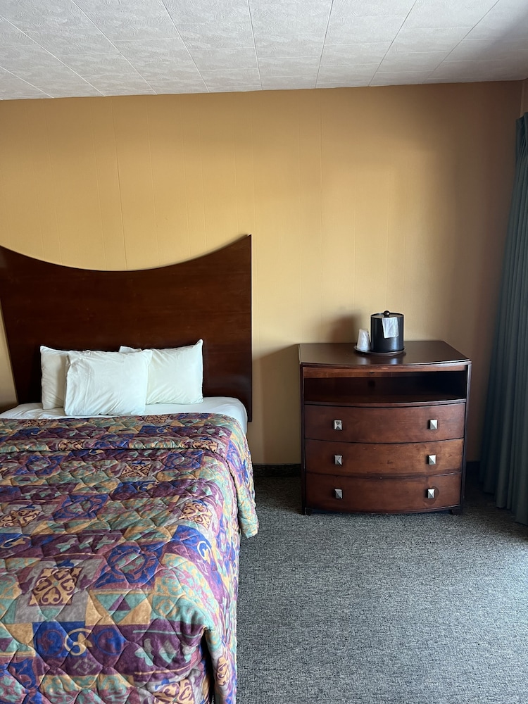All Star Inn & Suites
