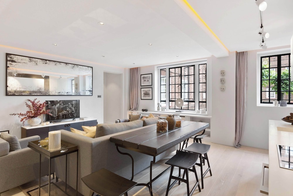 Knightsbridge & Chelsea Lux 2 bed Duplex